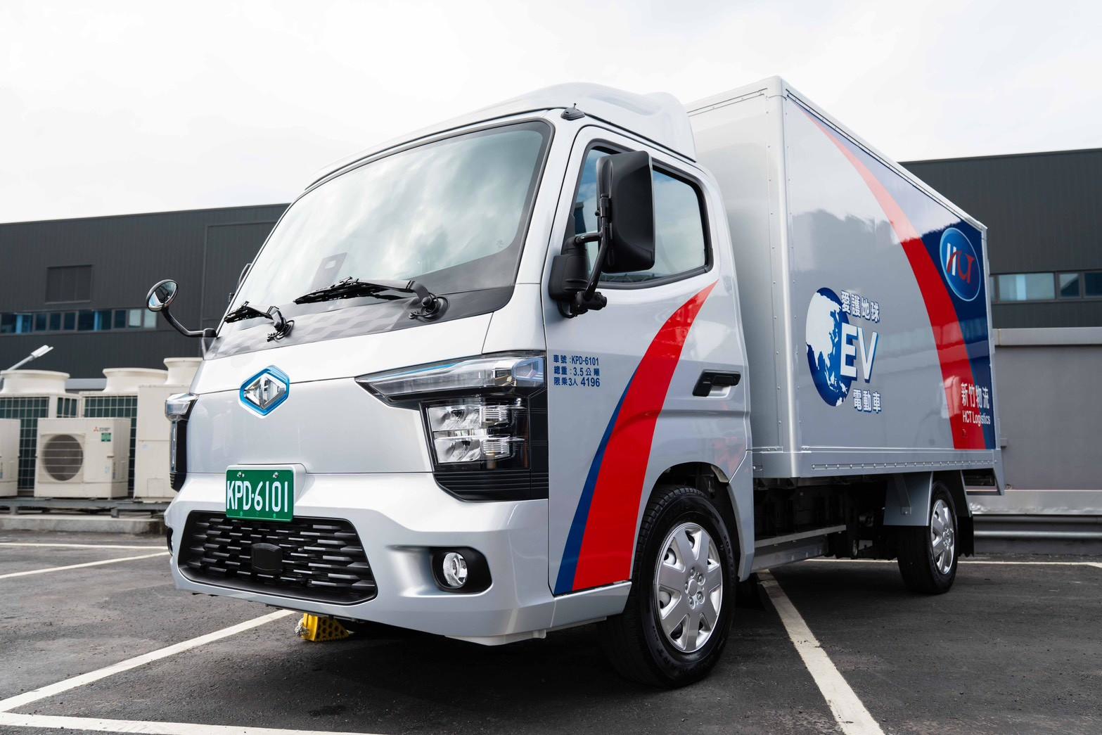 LINE_ALBUM_20251218｜HCT智慧電動車隊發表會_251218_17